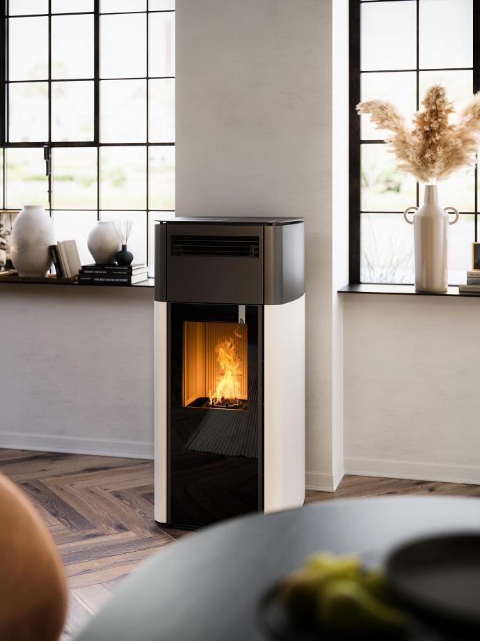 Poêle Split Girolami installé dans un salon contemporain, combinant design minimaliste et technologie de chauffage avancée pour une chaleur confortable