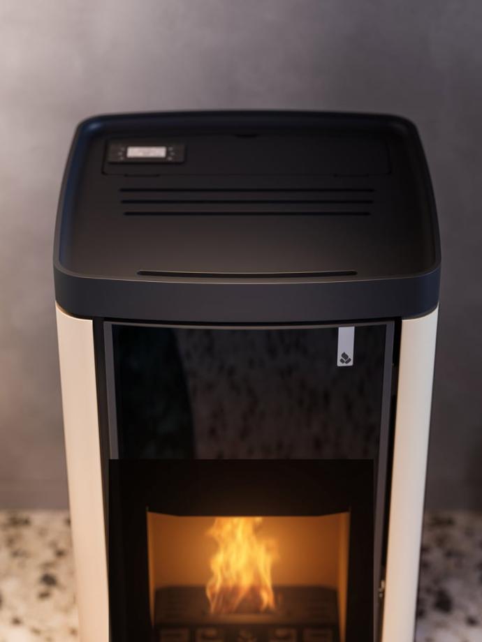 Poêle hybride hydro SOFT de Girolami avec dessus en céramique et grande vitre offrant une large visibilité de la flamme