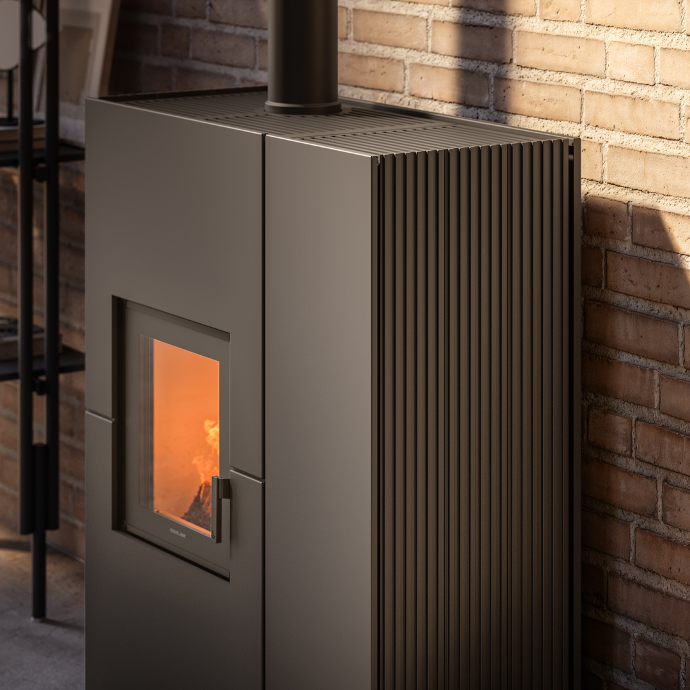 Détail du poêle Twin Slim de Girolami avec son design compact et moderne